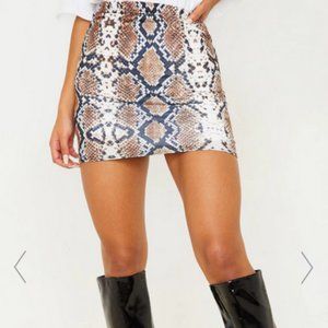 NWOT Pretty Little thing Snake skin Mini skirt